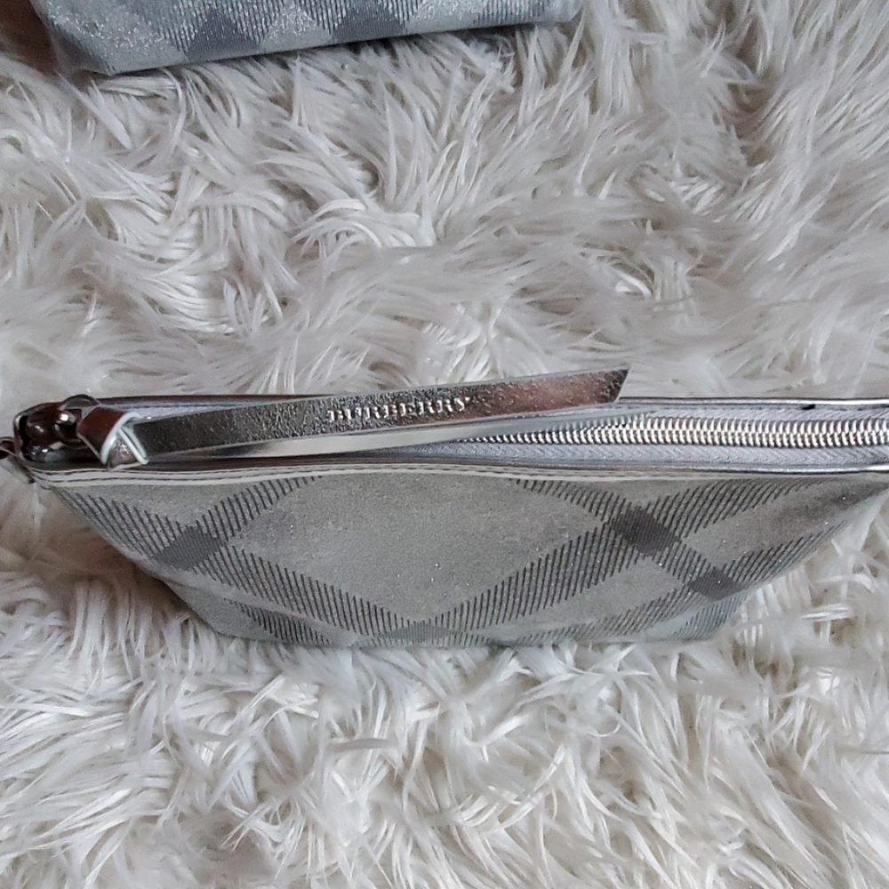 Burberry wristlet! - Picture 2 of 4